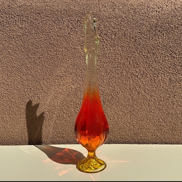 Viking Amberina 15.5” Swung Vase 6 Petal Mid Century Art Glass - Picture 3 of 12